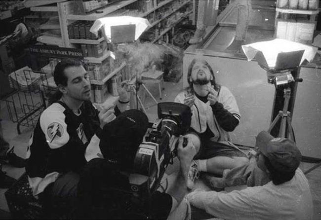 kevin-smith-and-crew-trying-to-create-smoke-effects-for-a-scene-in-clerks